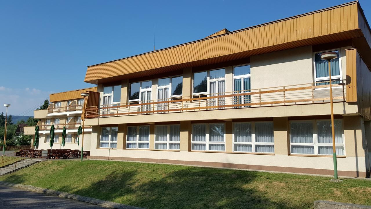 Hotel Banik Nitrianske Rudno ภายนอก รูปภาพ