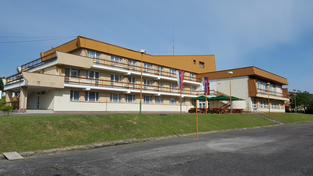 Hotel Banik Nitrianske Rudno ภายนอก รูปภาพ