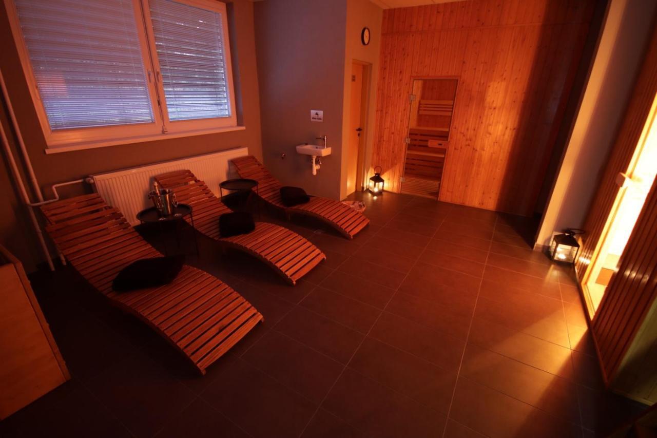 Hotel Banik Nitrianske Rudno ภายนอก รูปภาพ