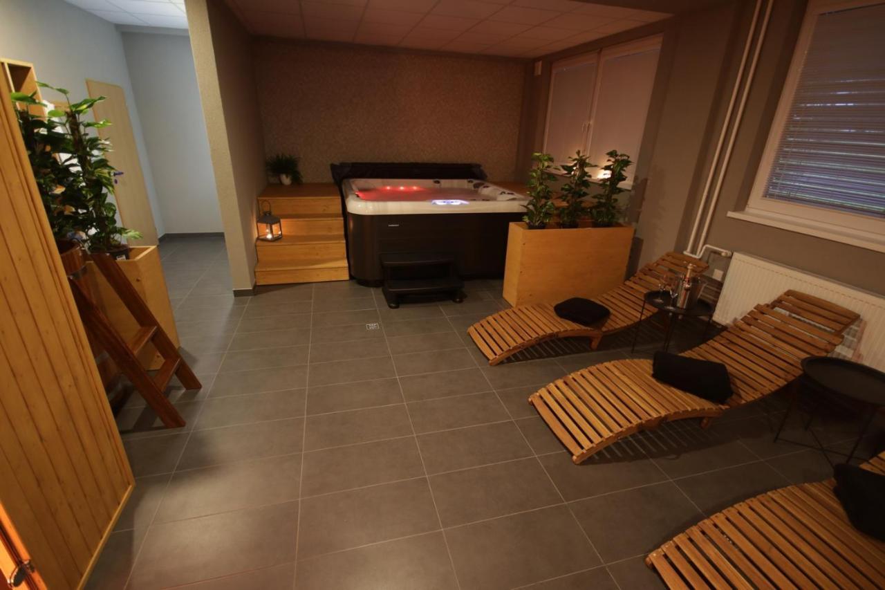Hotel Banik Nitrianske Rudno ภายนอก รูปภาพ
